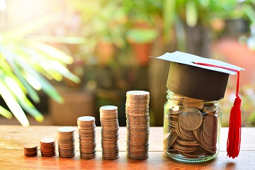 Top 10 tips for students on how to cut costs and boost savings.